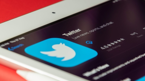 Крупные бренды сократили расходы на рекламу в Twitter