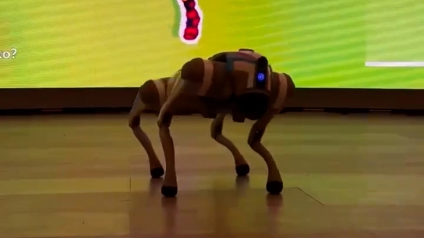 В пресс-центре "Игр будущего" показали танцующего робота